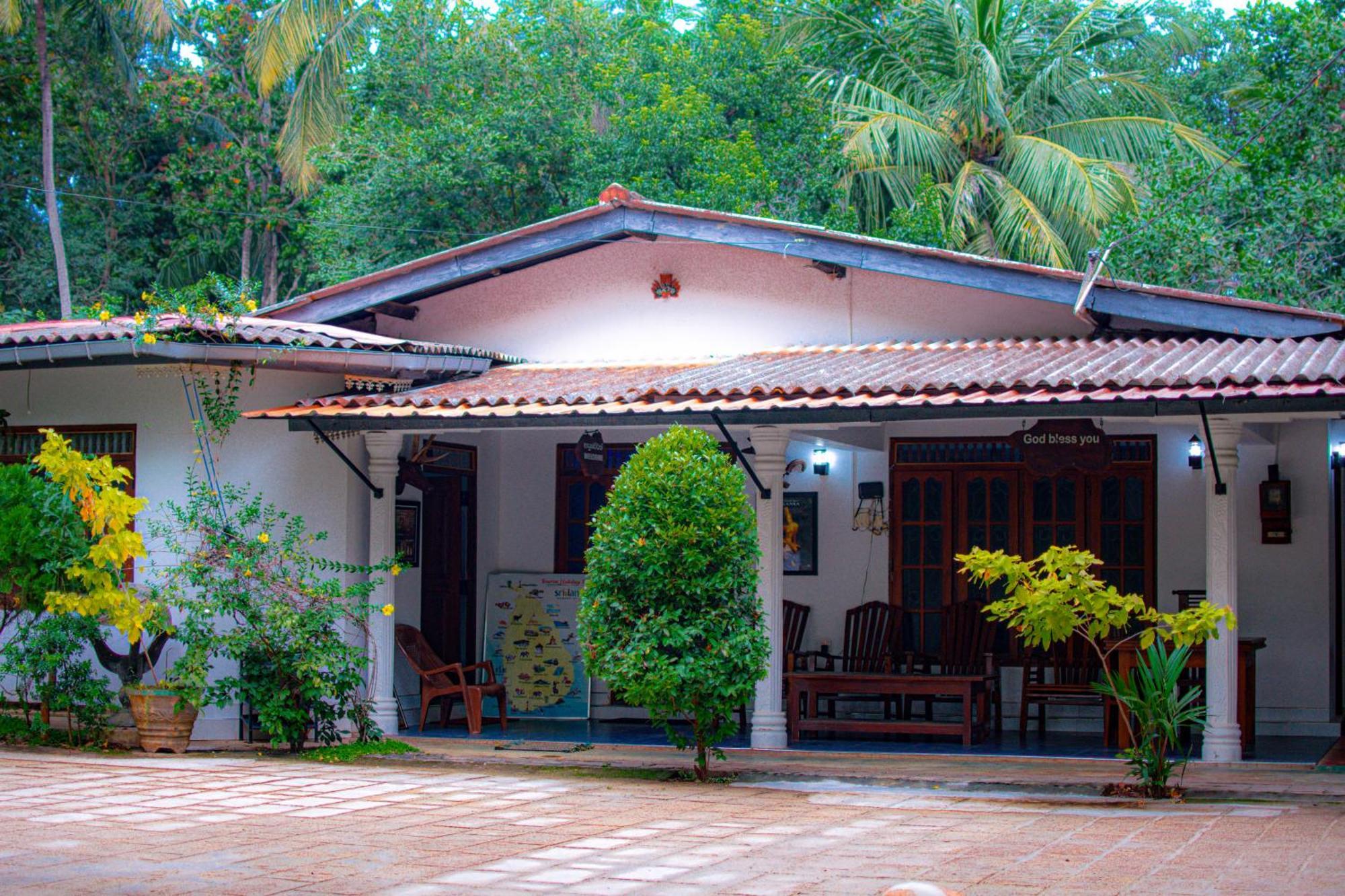 Tourist Holiday Inn Dambulla Exteriör bild